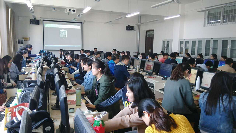 黄淮学院实验课上金雀汇让大学生了解金雀汇是怎样扶贫的